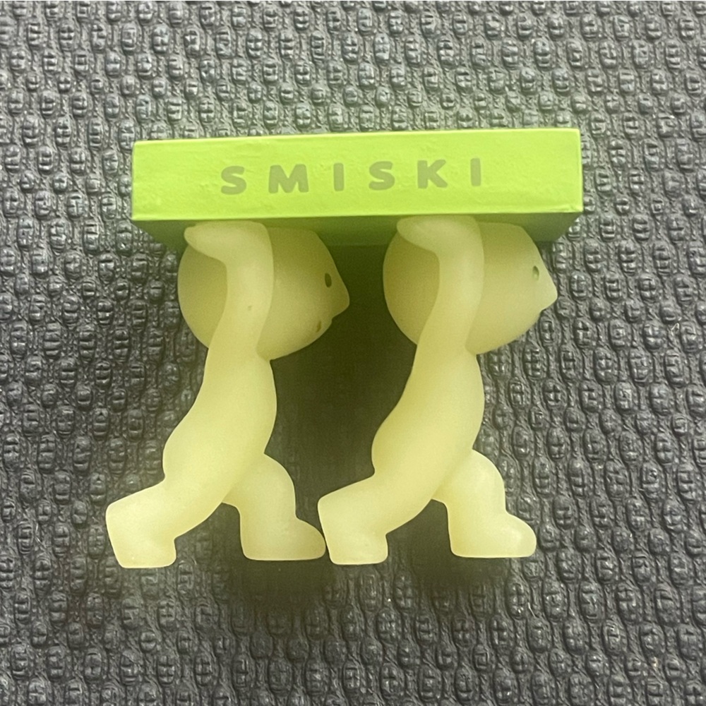 Smiski Moving Little Smiski Teamwork